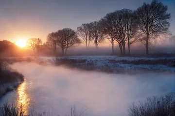 Nebelige Winterlandschaft bei Sonnenaufgang © eyetronic