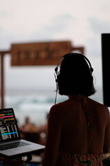 DJ am Strand von Mexiko