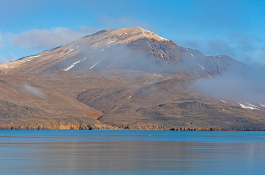 Barren Hills in the High Arctic © wildnerdpix