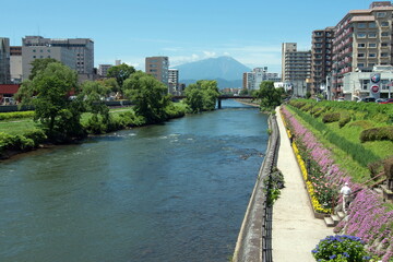 岩手山と北上川