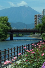 岩手山と北上川