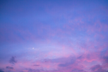 月と夕焼け空