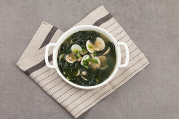 Seaweed soup, soup, seaweed, shellfish, food, Korean food, chopsticks, bowl, ingredients, cooking,미역국 ,국,  미역, 조개, 음식, 한식 ,젓가락 ,그릇 ,식재료, 요리,