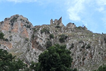 Fototapeta na wymiar San Severino - Ruderi del castello medioevale