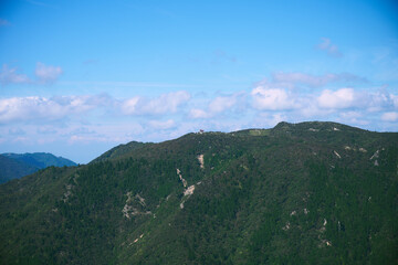 鎌ヶ岳山頂から見た御在所岳