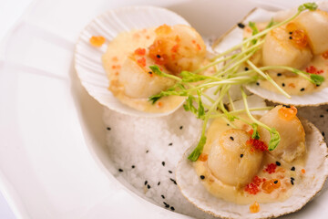 Broiled scallops topped with salmon caviar