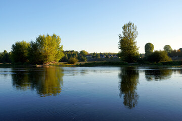 Fototapeta na wymiar Loire river bank near Cosne-Cours-sur-Loire village