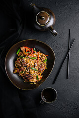 Stir fry noodles with vegetables and beef