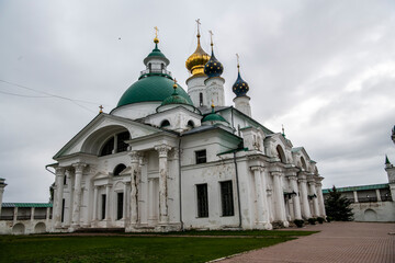 Fototapeta na wymiar ancient houses, churches and fortresses made of white stone of Rostov Veliky