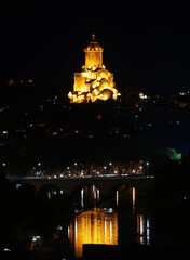 Sameba Dom nachts - Tbilisi, Georgien