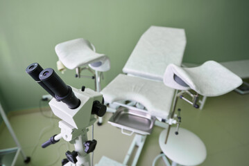 Gynecological chair and colposcope device for examination