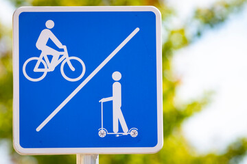 Señal de carril bici y patinete (movilidad urbana). Sostenible, ecologia.