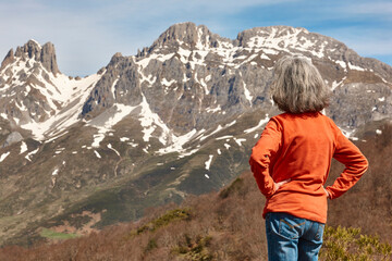 Naklejka premium Mountain landscape in Pandetrave viewpoint. Castilla y Leon. Spain