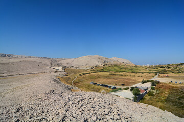 panorama arido nei pressi spiaggia di Rucica isola di Pag Croazia