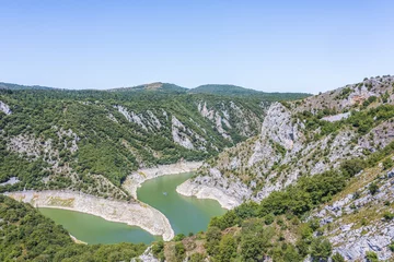 Selbstklebende Fototapeten Meanders of Uvac river in Serbia © Fyle