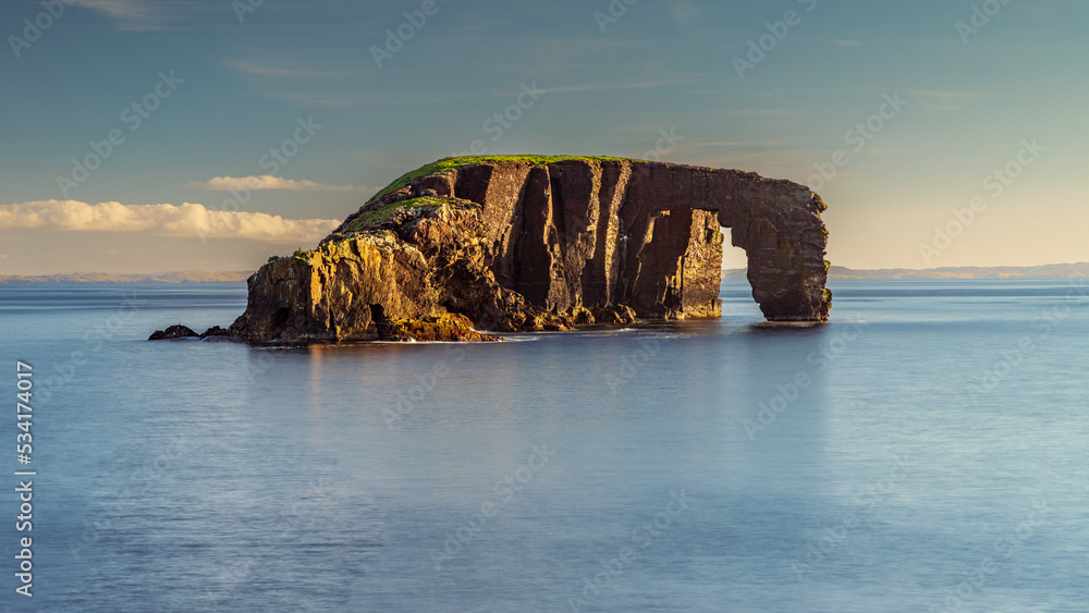 Wall mural Dore Holm - The Drnking Horse on Shetland.