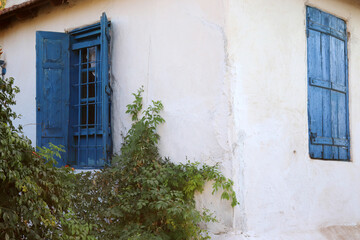 Fototapeta na wymiar small farmhouse in the mediterranean