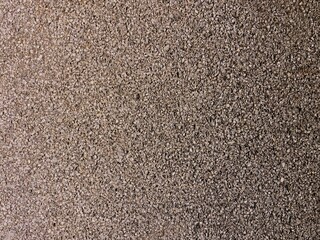 夜の照明に照らされた吹付け舗装。