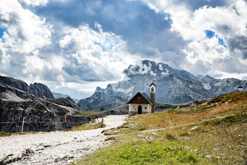 Fototapeta na wymiar Reise durch die Dolomiten