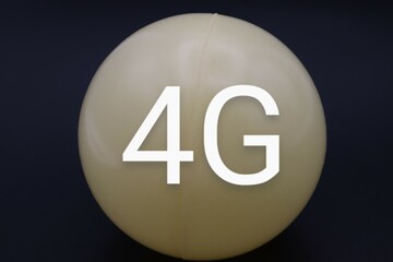 4Gと書かれたボール