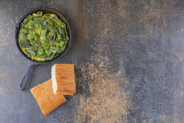 Chopped green beans cooked with eggs