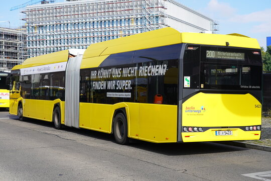 BVG Urbino 18 electric e-Bus der Linie 200 in Berlin am 29.09.2022
