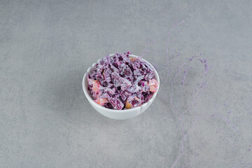 Fototapeta na wymiar Purple cabbage and onion salad in a ceramic cup