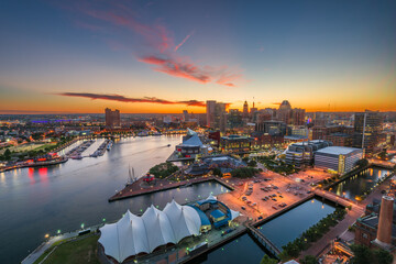 Baltimore, Maryland, USA Skyline Looking Over the Inner Harbor - obrazy, fototapety, plakaty