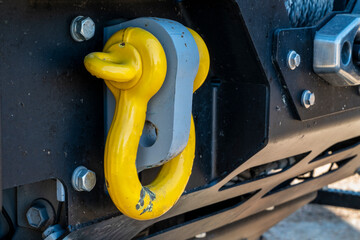 heavy duty shackle and winch on a front bumper of off-road vehicle - obrazy, fototapety, plakaty
