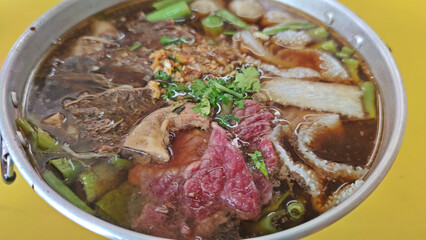 Fresh meat with braised beef (Stewed Beef), offal and meat ball soup.