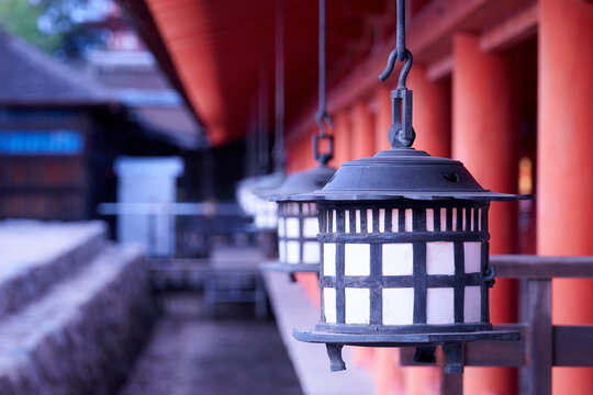 嚴島神社の吊り燈籠