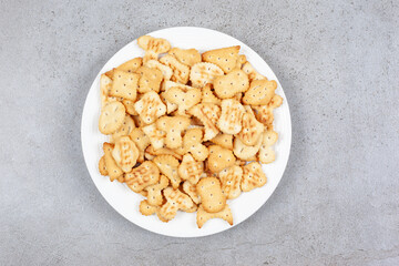 A platter full of crispy crackers on marble background