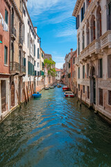 Fototapeta na wymiar Canal à Venise, Italie.