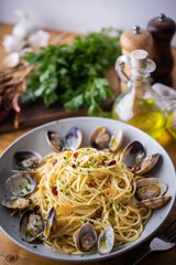 spaghetti alle vongole in bianco, pasta with clams