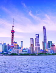 Obraz premium View of the skyline along the riverside at dusk in Shanghai, China.
