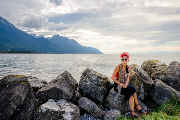 Femme sur la digue du Grand Canal de Noville