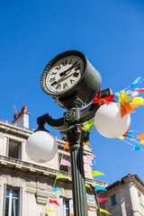 Emblématique horloge de la Place Carnot à Avignon
