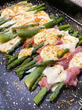 esparragos con jamon y queso gratinado calientes
