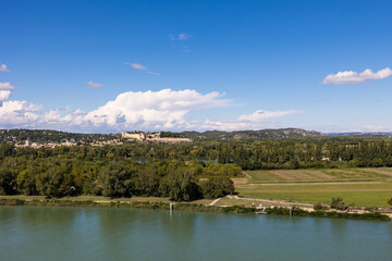 Fototapeta na wymiar Fort Saint-André à Villeneuve-lès-Avignon depuis le Jardin des Doms à Avignon