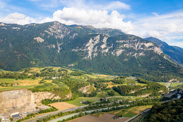 Fototapeta na wymiar Survole de la Suisse et des Alpes en petit avion