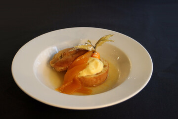 Baba au rhum et mangue confite, mousse mangue