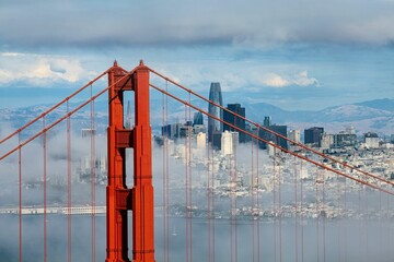 Golden Gate Bridge on a cloudy day - obrazy, fototapety, plakaty