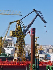 Fototapeta na wymiar Giraffenkran in three cities auf Malta