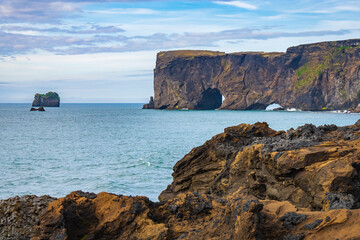 Fototapeta na wymiar Dyrhólaey Lighthouse and the Black Sand Beach (Vik, Iceland)