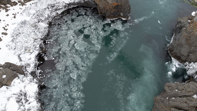 Río Helado En La Nieve, Dron