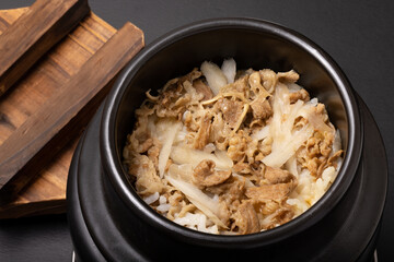 牛肉とごぼうの釜飯　炊き込みご飯