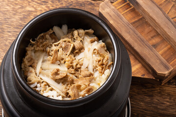 牛肉とごぼうの釜飯　炊き込みご飯