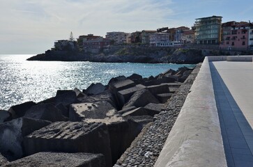 Marina di Camerota - Scorcio del borgo dalla estremita del molo sopraflutto