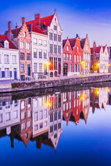 Obraz premium Bruges, Belgium. Flanders famous city with sunrise over Spiegelrei Canal.