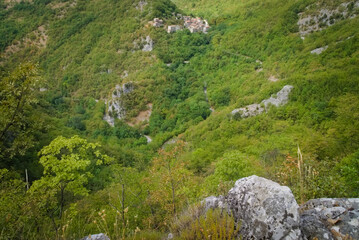 Fototapeta na wymiar Sentiero di montagna nelle Marche in Italia